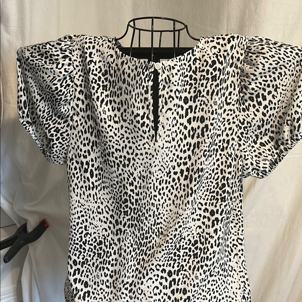 Worthington Black and White Boxy Short Sleeve Blouse - Picture 3 of 3